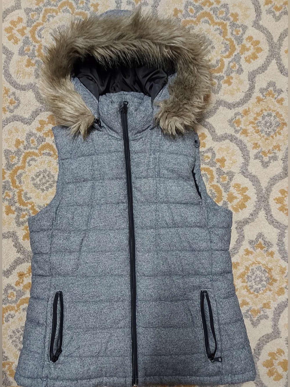 Banana Republic grey puffer vest